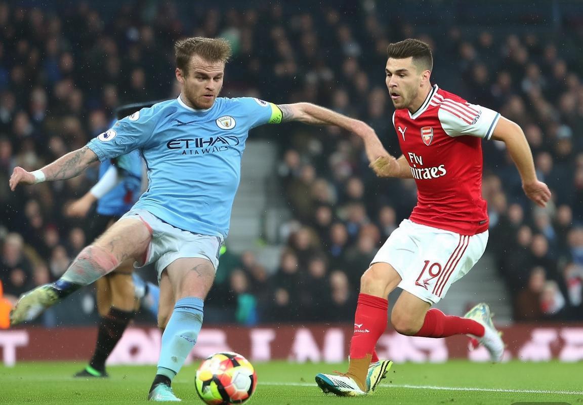 英超联赛争冠白热化：曼城阿森纳巅峰对决，阿斯顿维拉异军突起搅动欧冠资格格局