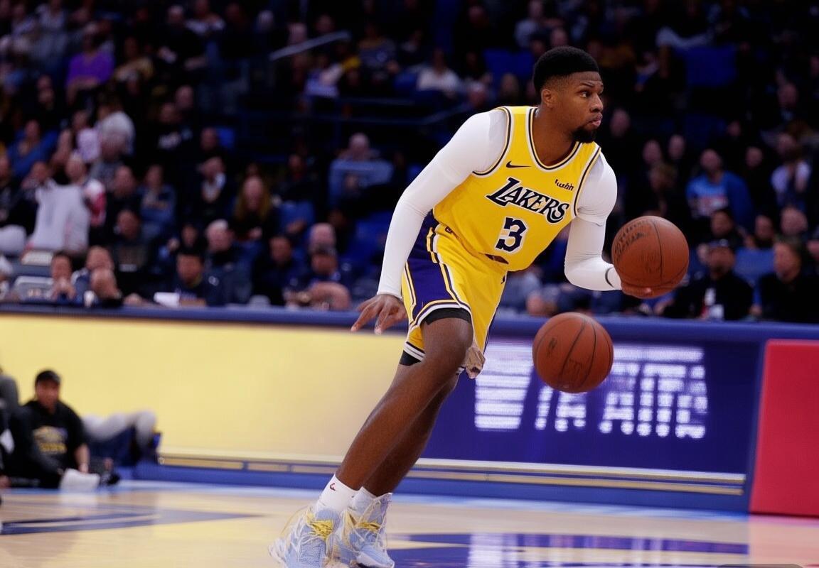 湖人队新秀进攻端起伏明显，外线命中率成关键提升点